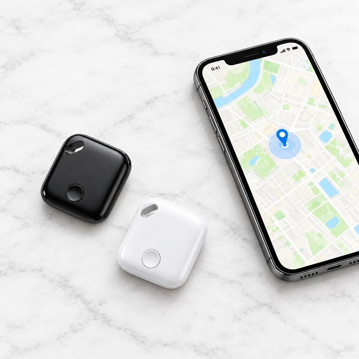 Localizador Smart Tag negro y blanco junto a iPhone con mapa